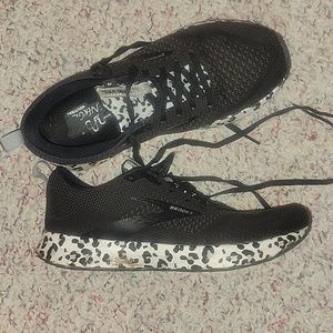 Brooks Revel 4 in leopard 8.5 like new